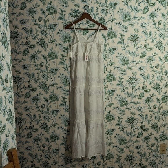 NWT - Jessica Simpson White Eyelet Summer Sun Maxi Dress - Picture 4 of 4